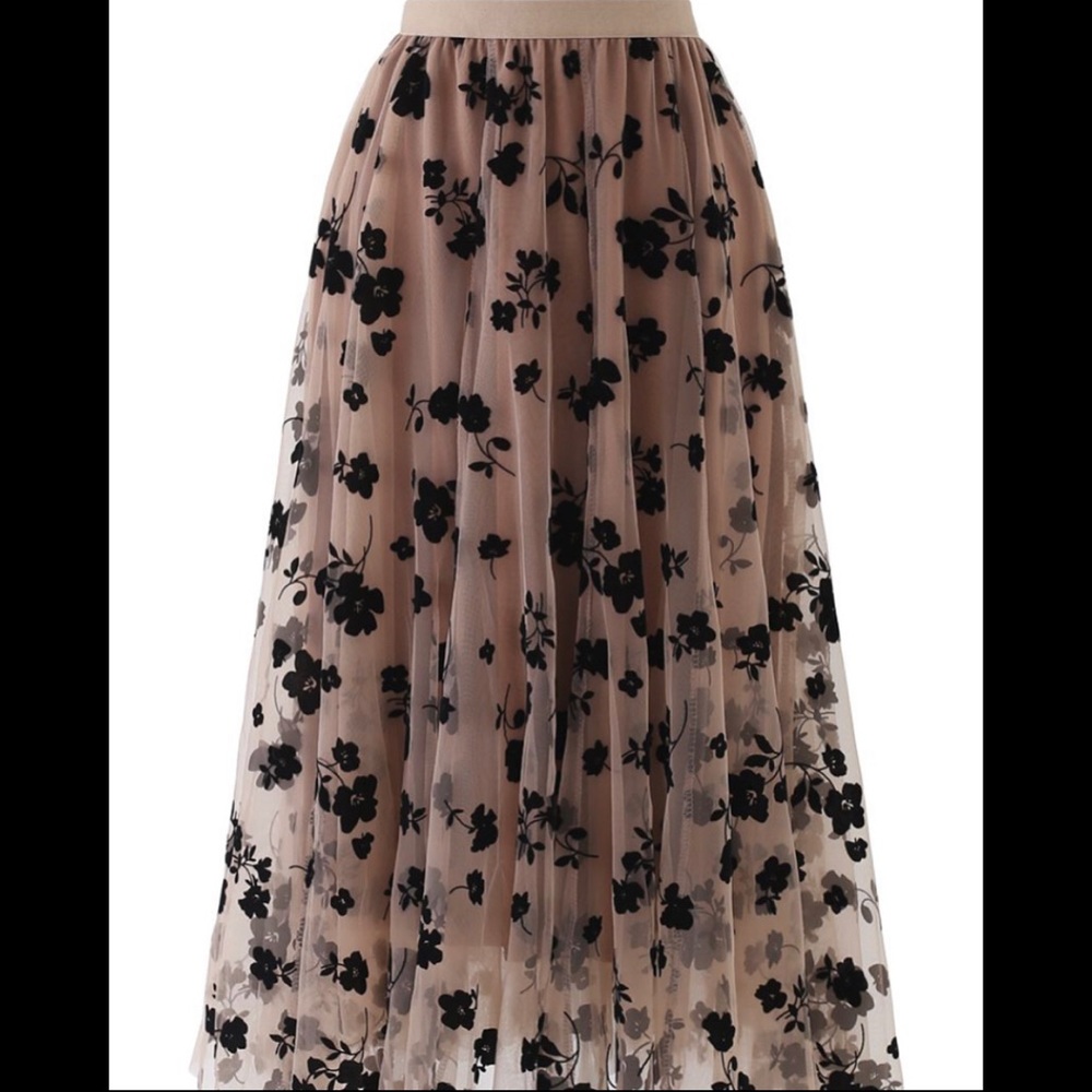 3D POSY DOUBLE-LAYERED MESH MIDI SKIRT IN CARAMEL